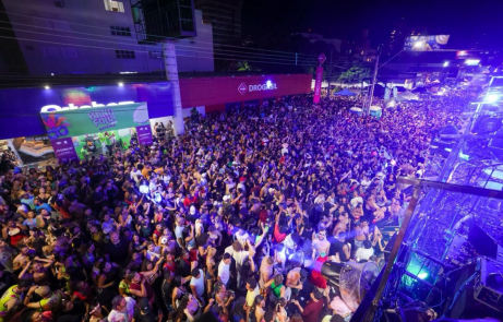 Goiânia vira palco do Carnaval e arrasta multidões pelas ruas da capital